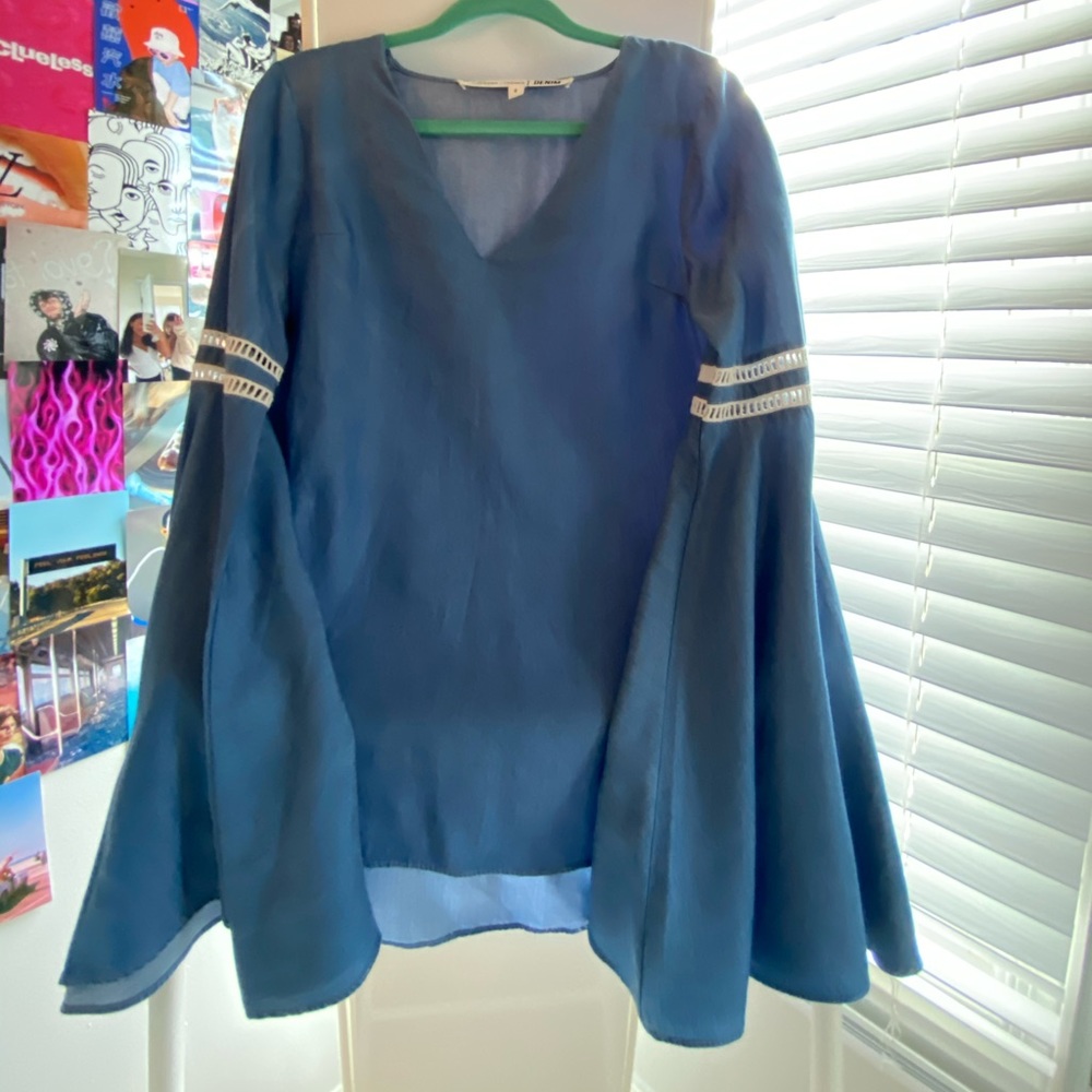 denim shirt with belle sleeves